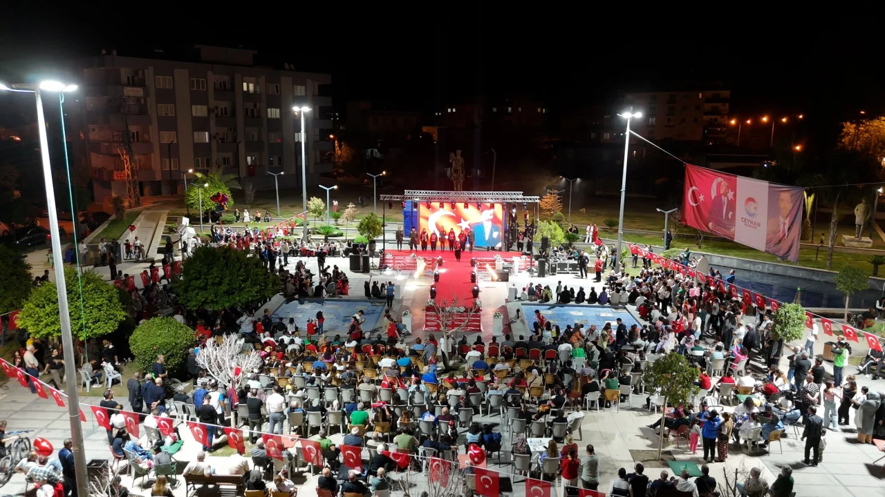 Ceyhan’da Cumhuriyet Coşkusu Zirveye Çıktı: Atatürk ve Kadın Defilesi Göz Kamaştırdı!