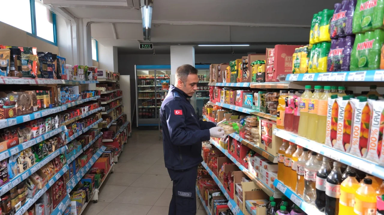Ceyhan’da Zincir Marketlere Kapsamlı ve Titiz Zabıta Denetimi
